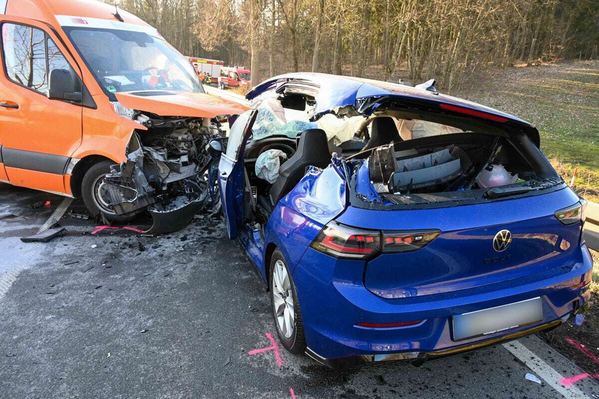 Frontal-Crash auf B173 – Drei Verletzte, Frau per Rettungshubschrauber in Klinik geflogen