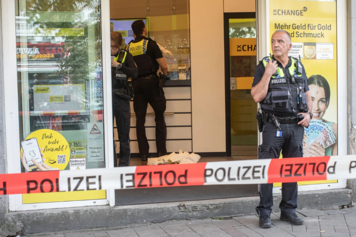 Streit in Juweliergeschäft eskaliert: Ein Verletzter, Täter auf der Flucht