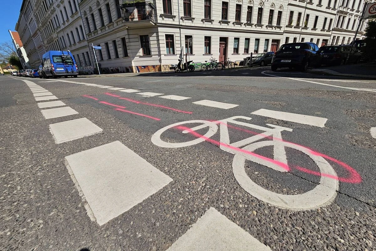63-jähriger Radfahrer bei Unfall in Connewitz schwer verletzt