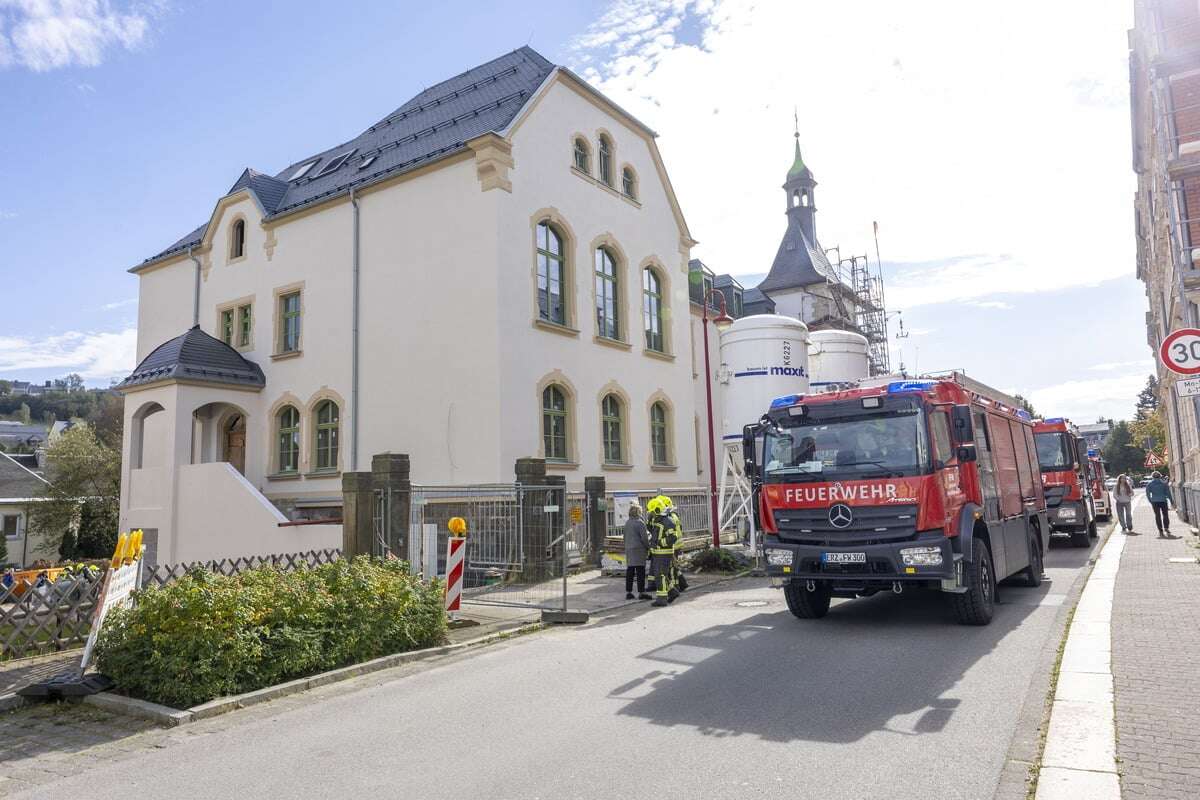 Erzgebirge: Kabelbrand legt Bauarbeiten an Schule lahm