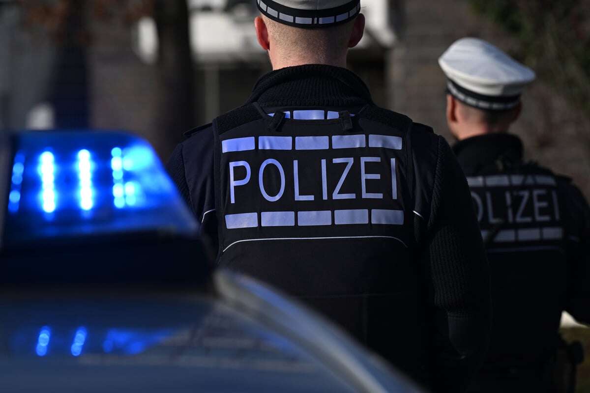 Chemikalien im Internet besorgt: Spezialkräfte der Polizei nehmen 26-jährige Frau fest