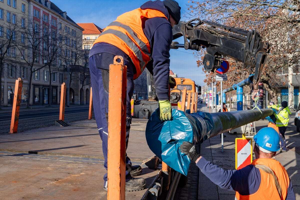 Mit Verspätung: Dresdens blaue Rohre verschwinden - Verkehr eingeschränkt