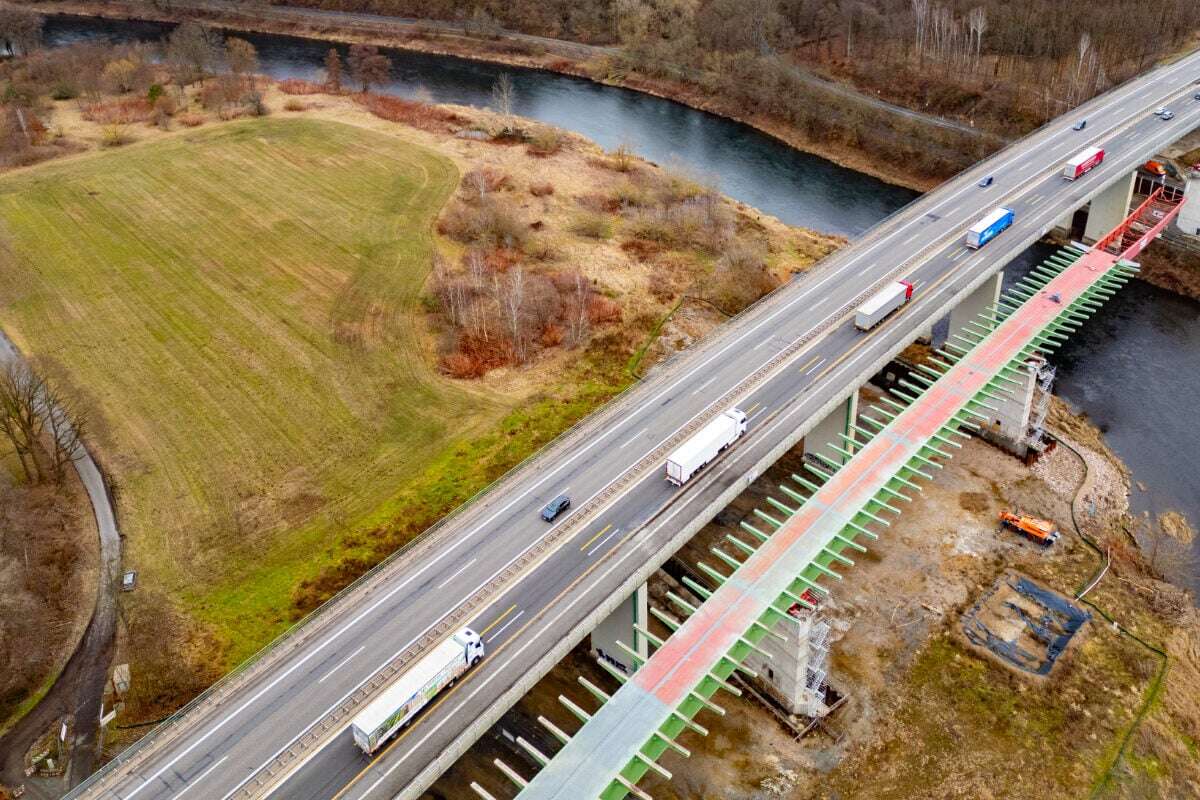 Jetzt wird's spannend! 2300 Tonnen schwere A14-Muldebrücke 