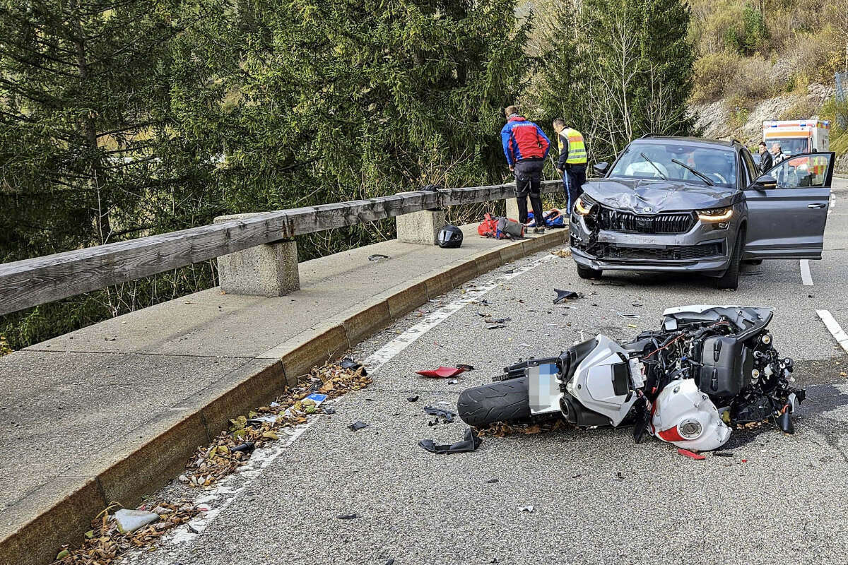 Horror-Unfall am Jochpass: Biker kracht in Gegenverkehr und stürzt in die Tiefe