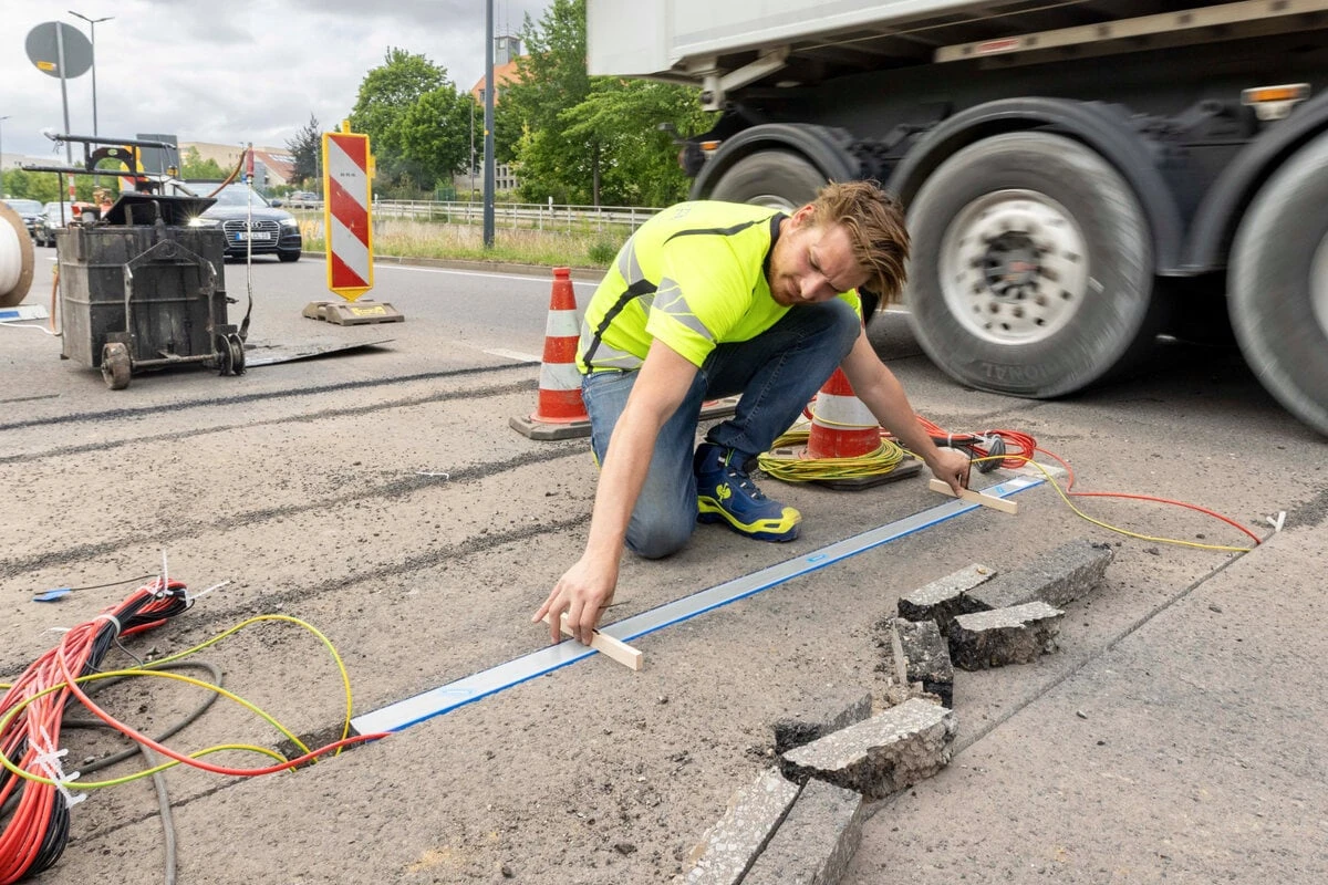 Mit Sensoren gegen Risse: Bergstraße bekommt Frühwarnsystem