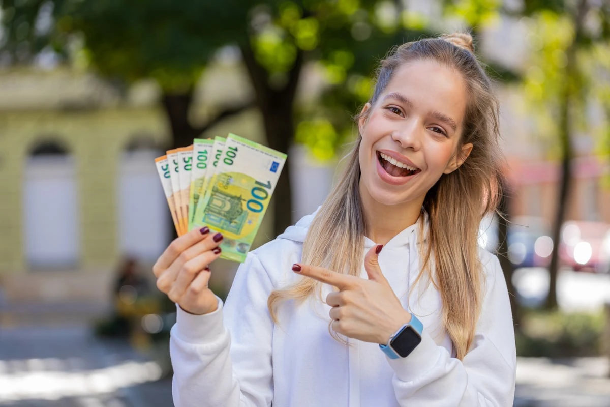 Nachdenkliche Sprüche über Geld und Charakter zum Umdenken