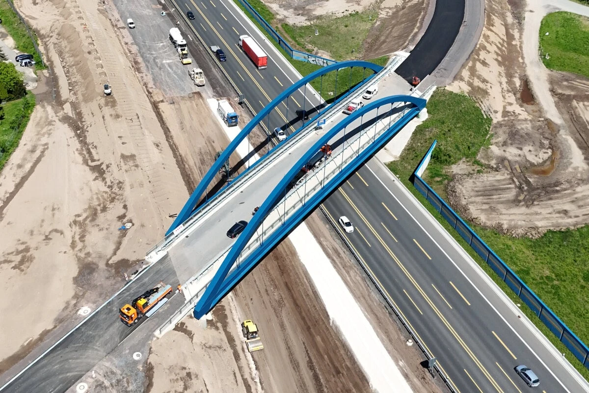 Trotz Lkw-Kollision: Über neue A72-Brücke rollt der Verkehr