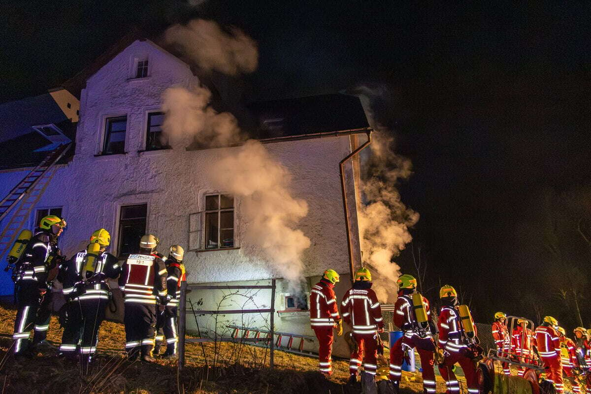 Feuerwehreinsatz im Erzgebirge: Brand in Wohnhaus