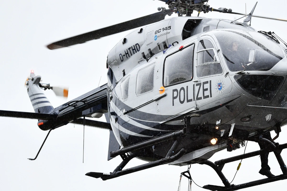 Banküberfall in Wiesbaden: Täter flieht mit Klappfahrrad, Fahndung mit Polizei-Helikopter