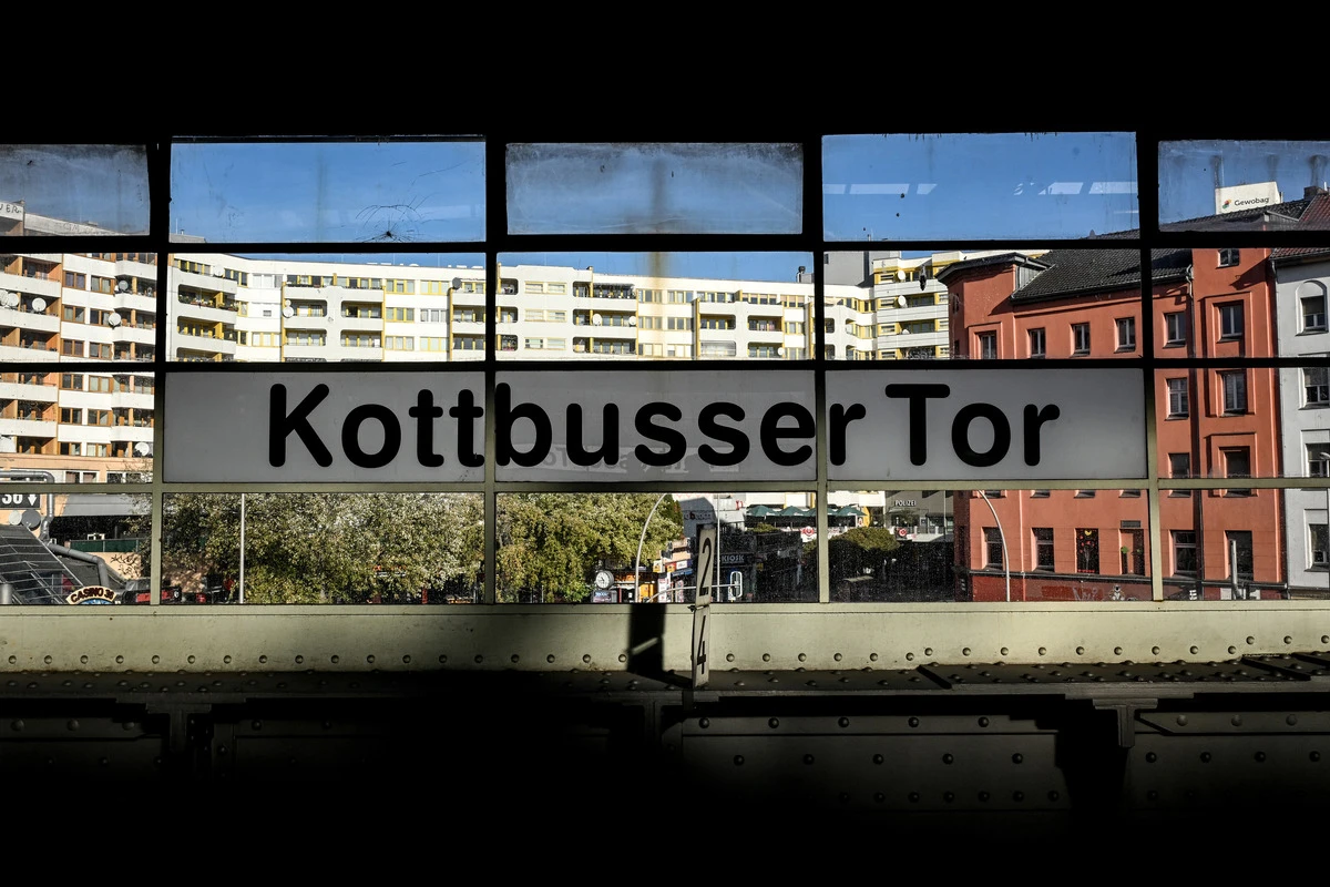 Brutaler Raub am Kotti: 22-Jähriger bewusstlos geschlagen