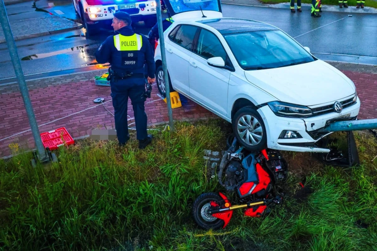 Fahrlehrer kracht in eigenen Schüler: 16-Jähriger schwer verletzt
