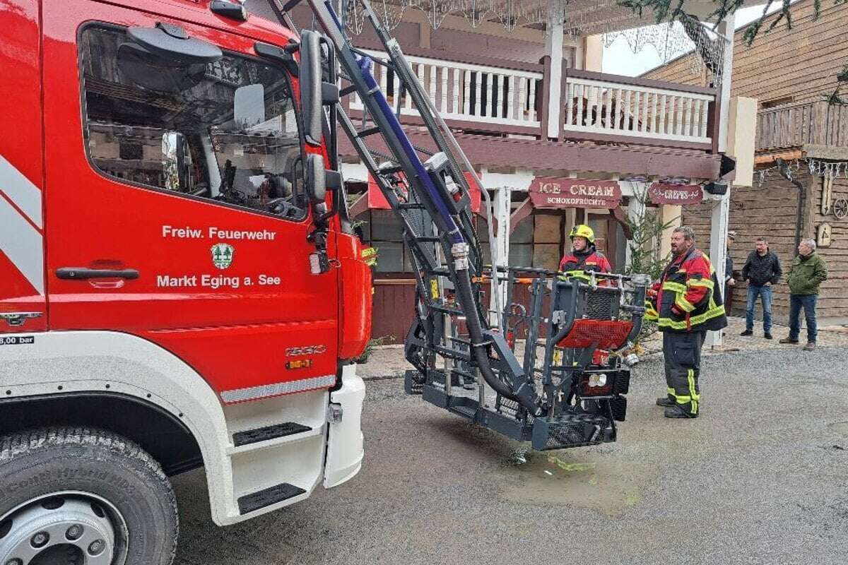 Ein Jahr nach verheerendem Brand: Feuerwehr erneut in 