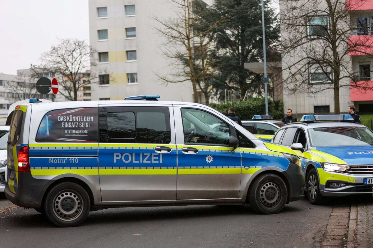 Schüsse aus Auto: Polizei findet Tatverdächtigen schwer verletzt in Wohnung!