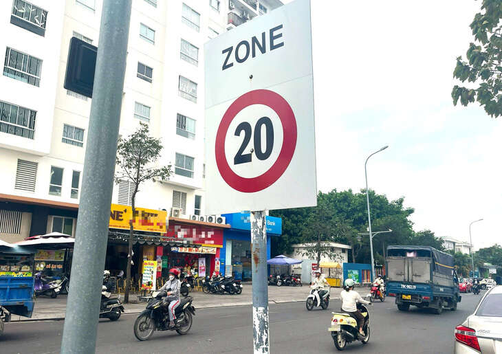 Doanh nghiệp cắm 2 biển báo tốc độ tối đa 20km/h 'lạ lùng' ở Nha Trang nói gì?