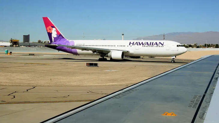 Khói bao trùm buồng lái, máy bay của Hawaiian Airlines phải quay đầu