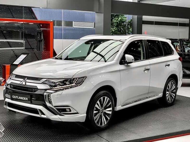 Tin tức giá xe: Mitsubishi Outlander giảm tới 140 triệu tại đại lý, số lượng rất hạn chế