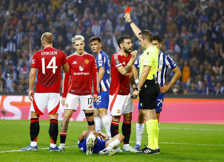 Bruno Fernandes lại nhận thẻ đỏ trận Man United hòa Porto 3-3