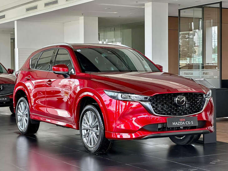 Tin tức giá xe: Mazda CX-5 giảm giá tới 70 triệu tại đại lý, bản giữa SUV C 'mềm' như SUV B