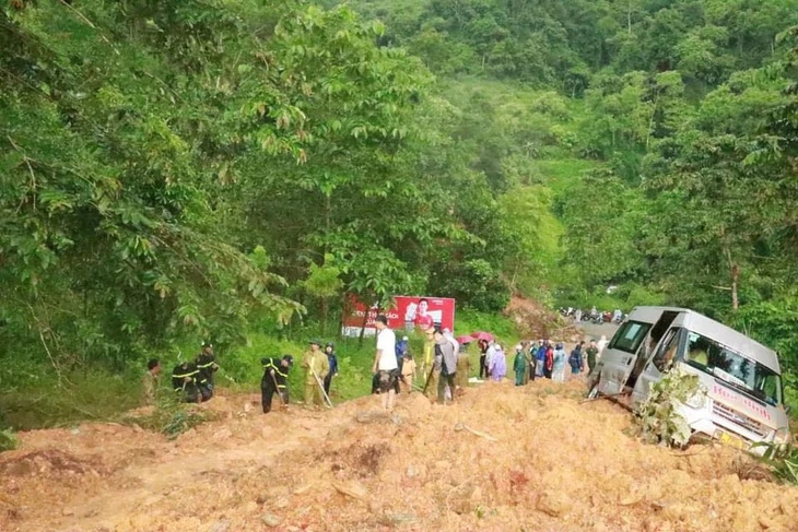 Đề nghị hạn chế, cấm đường vào ban đêm sau vụ sạt lở làm 11 người chết ở Hà Giang