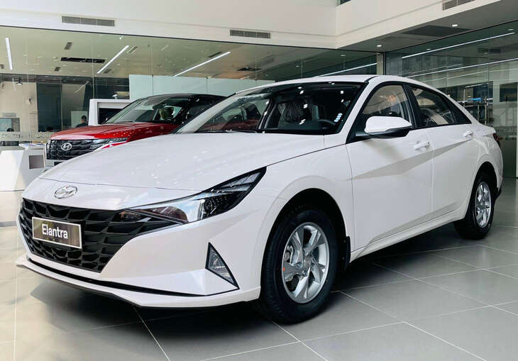 Tin tức giá xe: Hyundai Elantra xả hàng tồn chỉ từ 534 triệu, rẻ hơn cả Accent