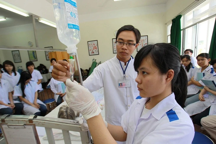 Học phí ngành y khoa năm 2024 'đắt đỏ' ra sao?