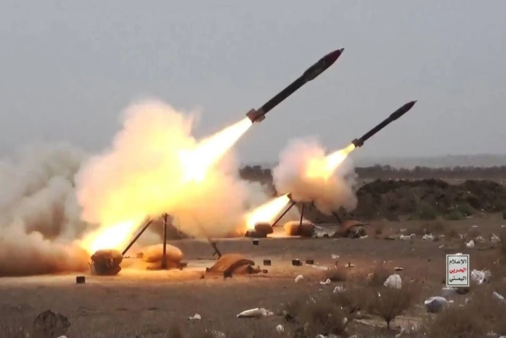 Tàu hàng trúng tên lửa của nhóm Houthi ở vịnh Aden