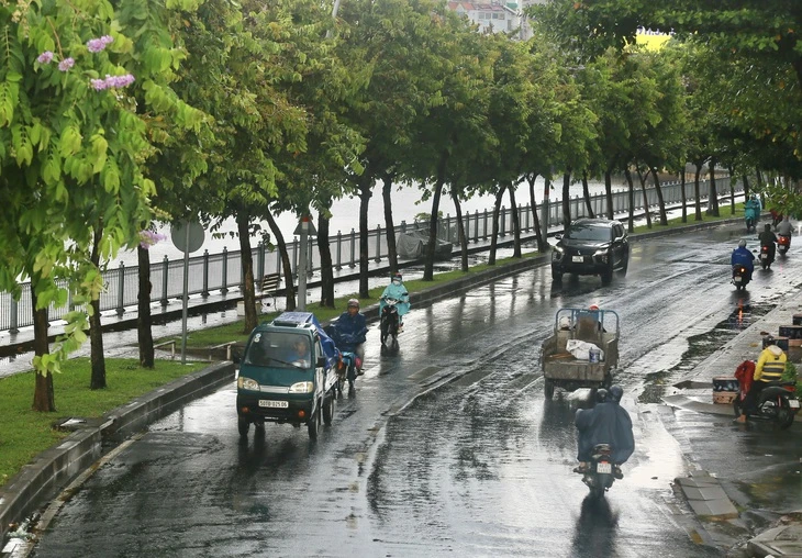 Trưa nay 7-5, TP.HCM có mưa dông cục bộ tại một số quận