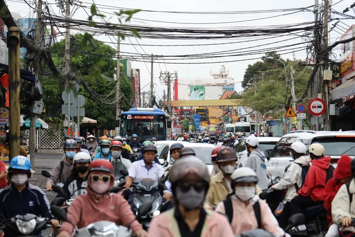 Đường Lê Văn Việt, Lã Xuân Oai, Nguyễn Duy Trinh, Đỗ Xuân Hợp, Lò Lu... liên tục ùn ứ, vì sao?