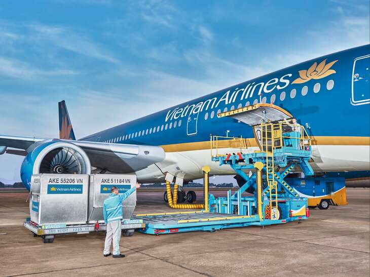 Vietnam Airlines và Bamboo Airways vận chuyển miễn phí hàng cứu trợ miền Bắc