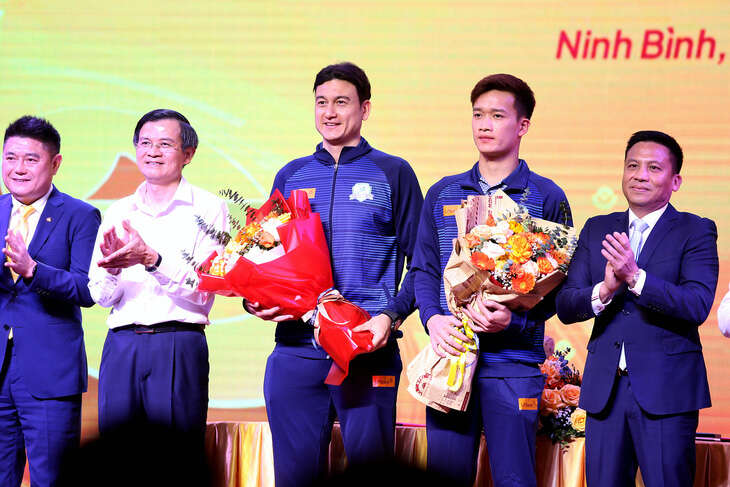 Hoàng Đức, Đặng Văn Lâm muốn đưa CLB Phù Đổng Ninh Bình lên chơi V-League