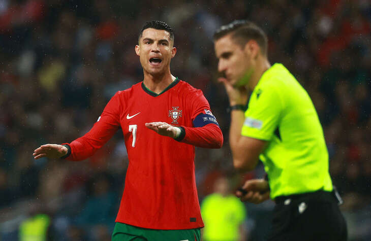 Cư dân mạng phát cuồng vì bàn thắng thần sầu của Ronaldo ở UEFA Nations League