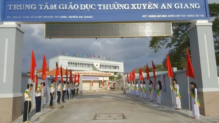 Phụ huynh nói bị ép đóng 500.000 đồng xây mái che, trường nói gì?