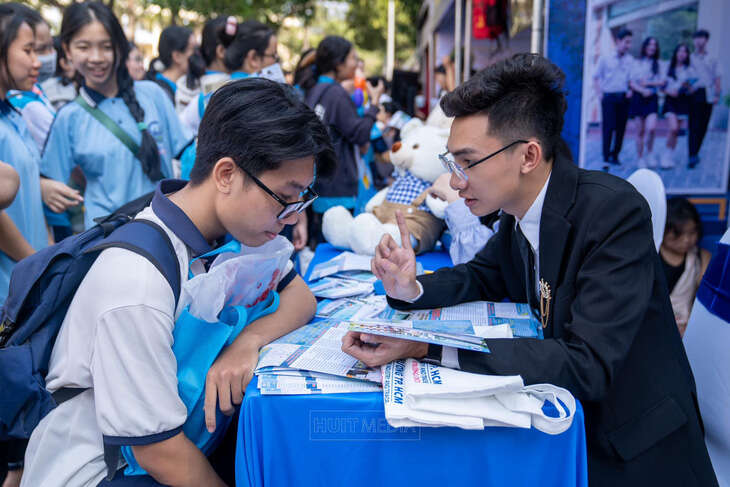 Xôn xao xét tuyển đại học bắt buộc có môn toán, nhà trường nói gì?