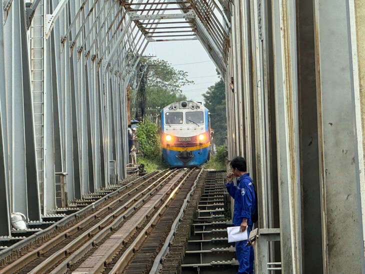 Đường sắt chạy tàu trở lại qua cầu Long Biên, cầu Đuống