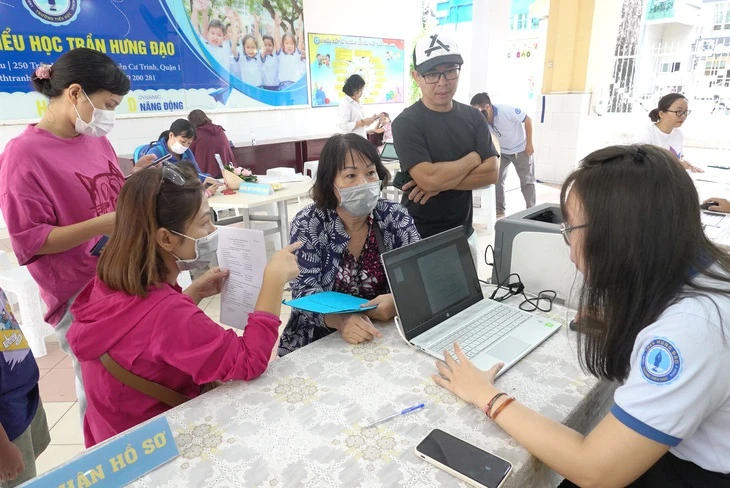 Tuyển sinh đầu cấp tại TP.HCM: Quy định chung nhưng… mỗi nơi một kiểu