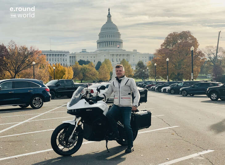 Một mình lái xe máy điện vòng quanh thế giới: 42.000km chưa từng hết pin, không cần đội hỗ trợ