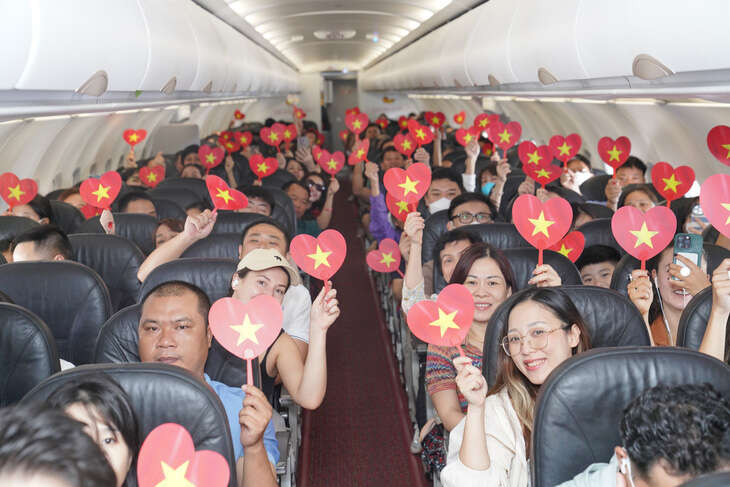 Muôn ánh sao vàng rộn ràng trên những chuyến bay Vietjet dịp kỷ niệm Quốc Khánh 2-9