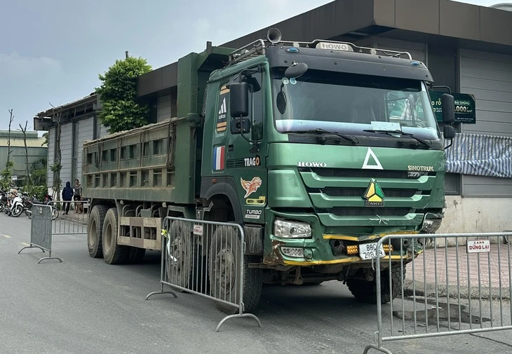 Vụ tai nạn khiến 4 mẹ con thiệt mạng: Xe ben có tem kiểm định khác biển số, quá hạn