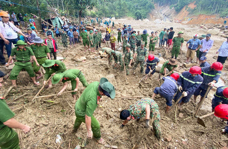 Bão qua, sợ nhất sạt lở núi vùng cao