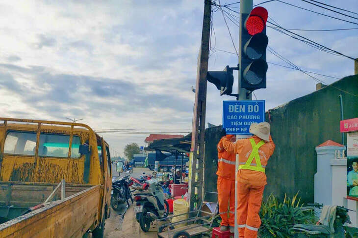 Lắp biển đèn đỏ được rẽ phải nhằm giảm ùn tắc đoạn qua Phú Yên