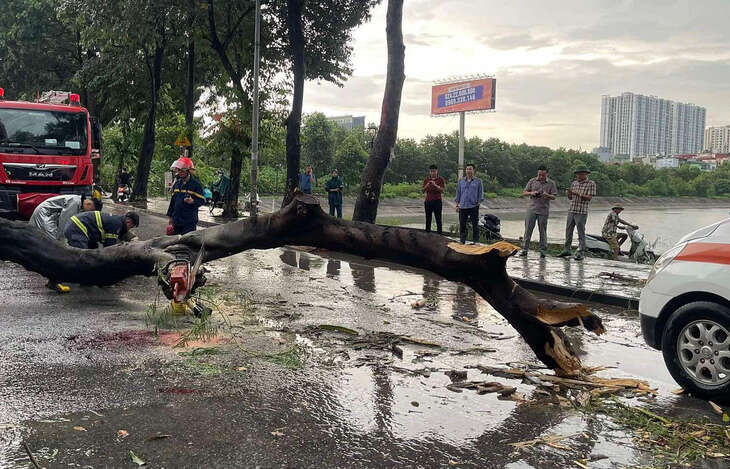 Công an Hà Nội khuyến cáo người dân đi lại ra sao khi bão Yagi đổ bộ?