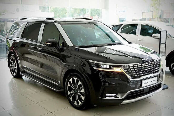 Tin tức giá xe: Kia Carnival bản cũ giảm tới 70 triệu tại đại lý, sử dụng động cơ mà bản mới đã bỏ