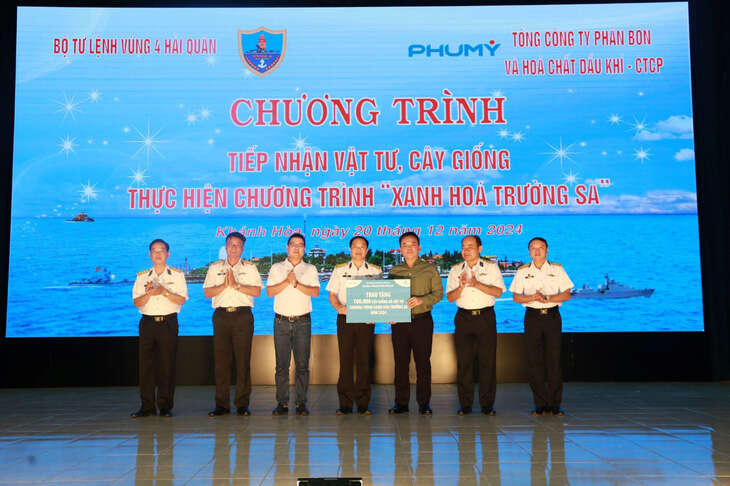 Phú Mỹ tặng cây giúp xanh hóa Trường Sa