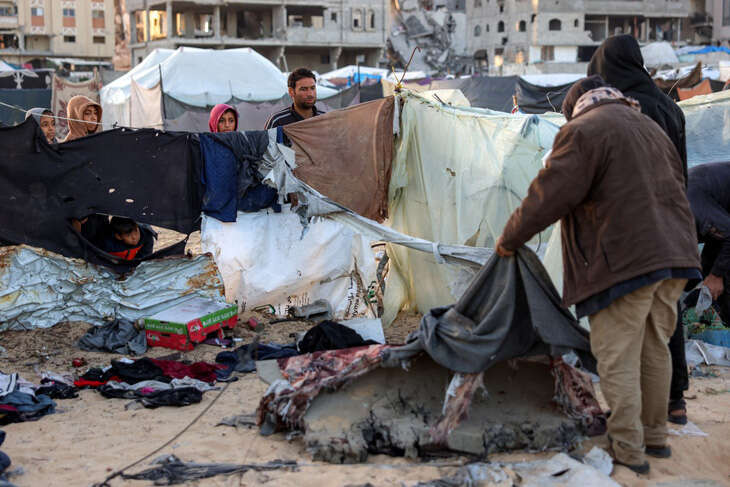 Ba trẻ em chết cóng khi tá túc trong lều trại ở Dải Gaza