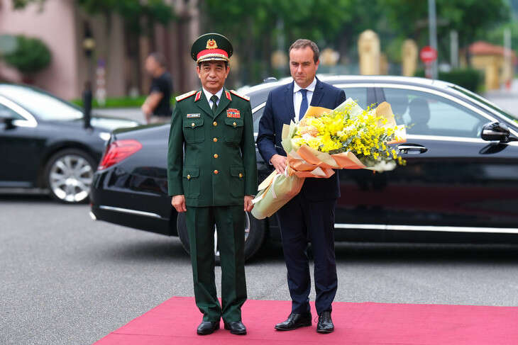 Bộ trưởng Quân đội Pháp đến Việt Nam: Khép lại quá khứ, hướng tới tương lai tốt đẹp