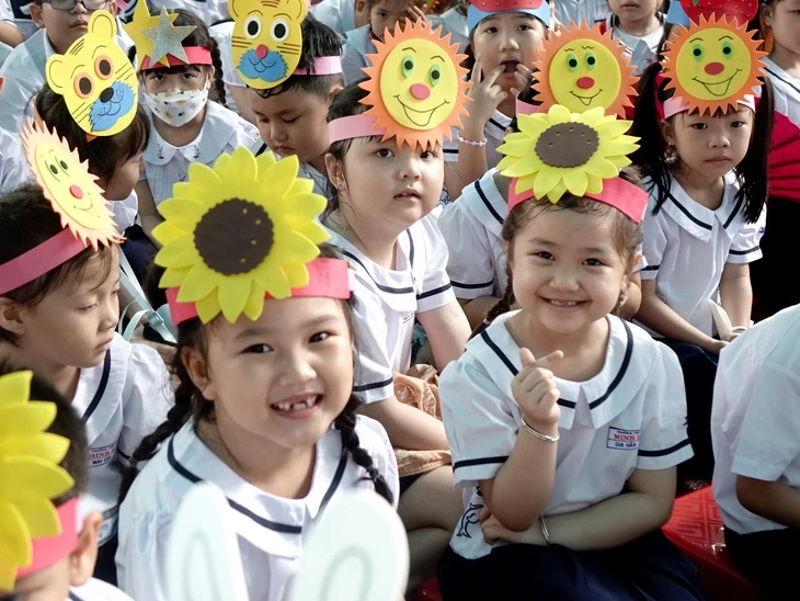 Khen phải vì học sinh, không vì người lớn