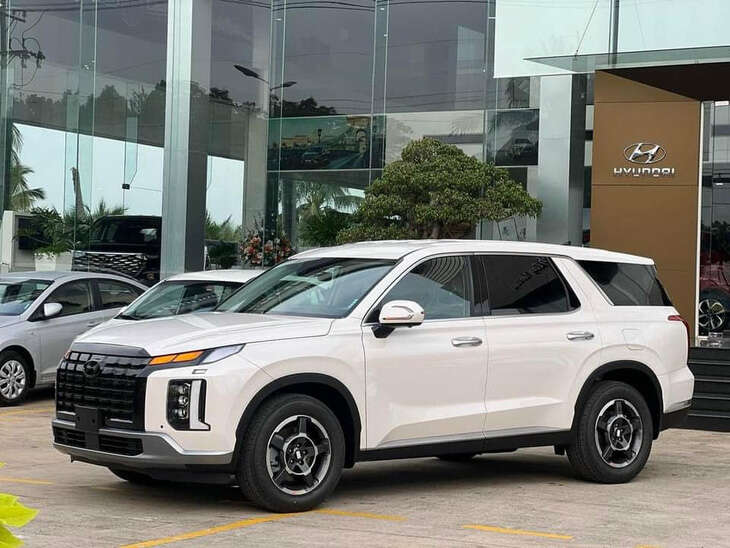 Tin tức giá xe: Hyundai Palisade giảm tới 120 triệu tại đại lý, rẻ hơn Santa Fe hybrid