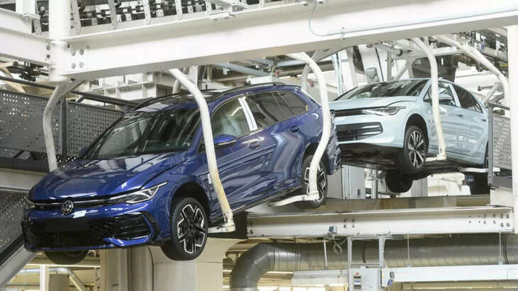 Lợi nhuận lao dốc, Volkswagen yêu cầu nhân viên giảm 10% lương