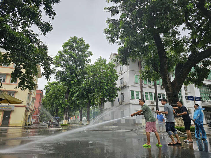 Nhiều trường đại học tiếp tục cho sinh viên nghỉ học, ra thông báo 'thượng khẩn' sau bão Yagi