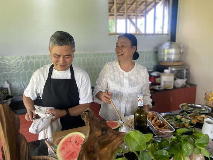 Bữa ăn nhà nông Hội An được sắp đặt thành nhà hàng 5 sao